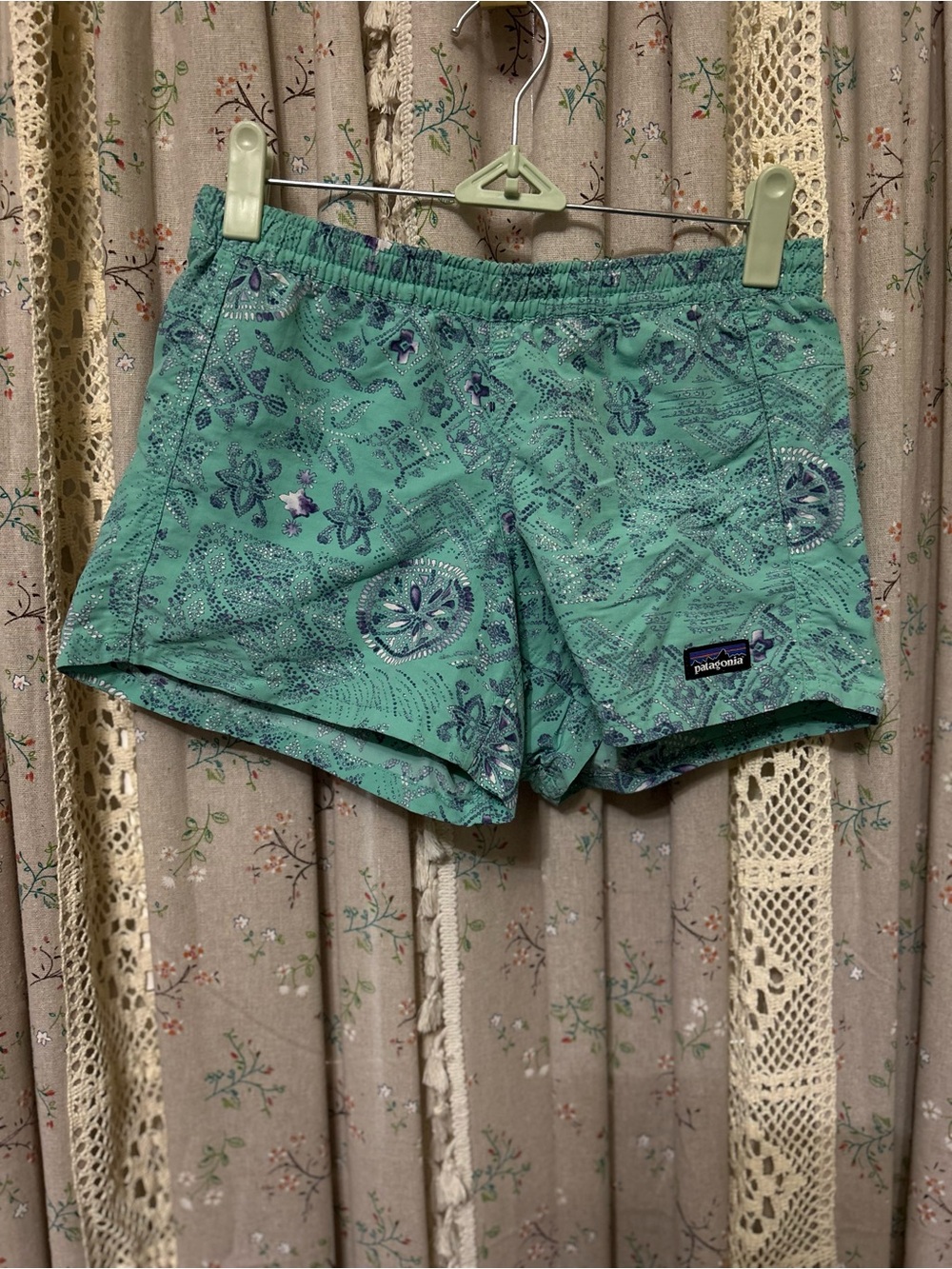 Patagonia Girls Baggies Shorts Aqua Purple Tribal Print Large EUC